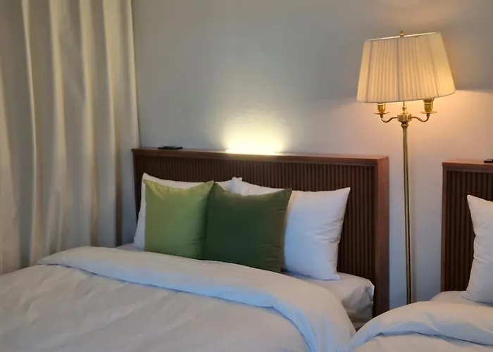 아파트 Near Sinchon & Ewha Univ Station - 3 Bedroom & 4 Qbeds, Max 8, Free Bag Storage