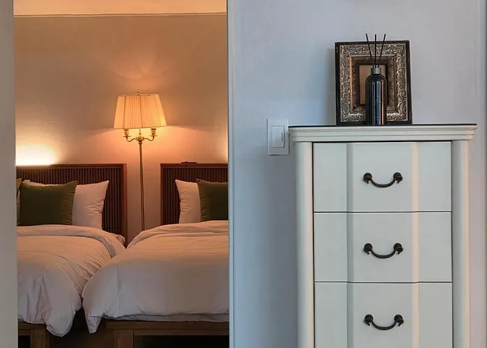 아파트 Near Sinchon & Ewha Univ Station - 3 Bedroom & 4 Qbeds, Max 8, Free Bag Storage