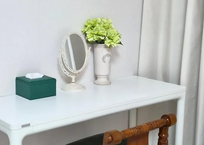 아파트 Near Sinchon & Ewha Univ Station - 3 Bedroom & 4 Qbeds, Max 8, Free Bag Storage