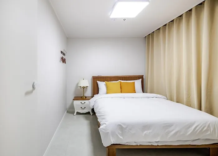 아파트 Near Sinchon & Ewha Univ Station - 3 Bedroom & 4 Qbeds, Max 8, Free Bag Storage 서울특별시